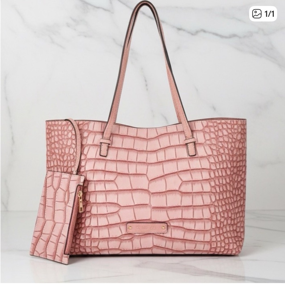 $200 Devesi Bag or random giveaway  🎉